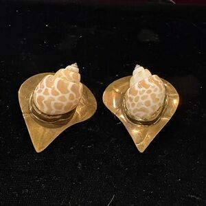Seashell & Brass Heart Clip-On Earrings - Cream and Gold